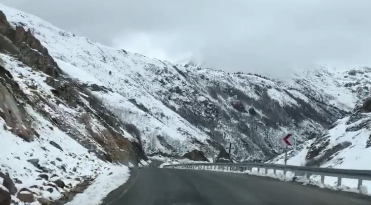 Araklı ve Bayburt’un yüksek kesimlerinde kar yağışı