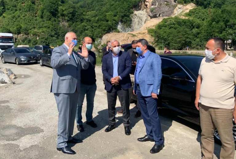 Trabzon Büyükşehir Belediye Başkanı Zorluoğlu, Araklı'da incelemelerde bulundu