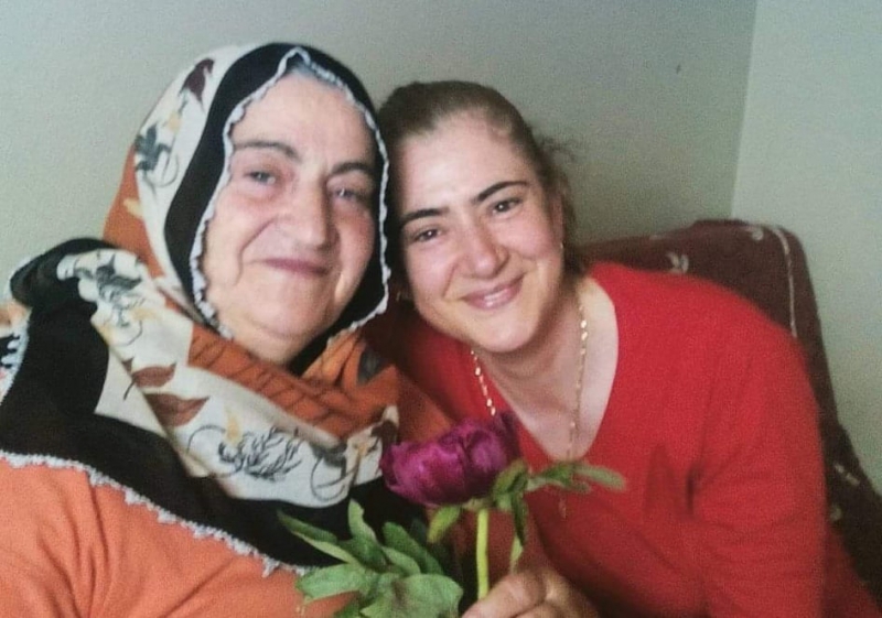  Kuaför Yasemin Erbay’ın annesi Aynur Çebi vefat etti